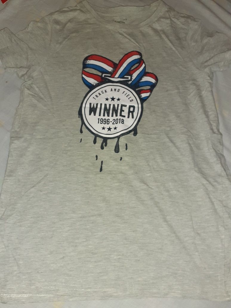 8 t-shirts p/rapaz 7-12 anos por 20€