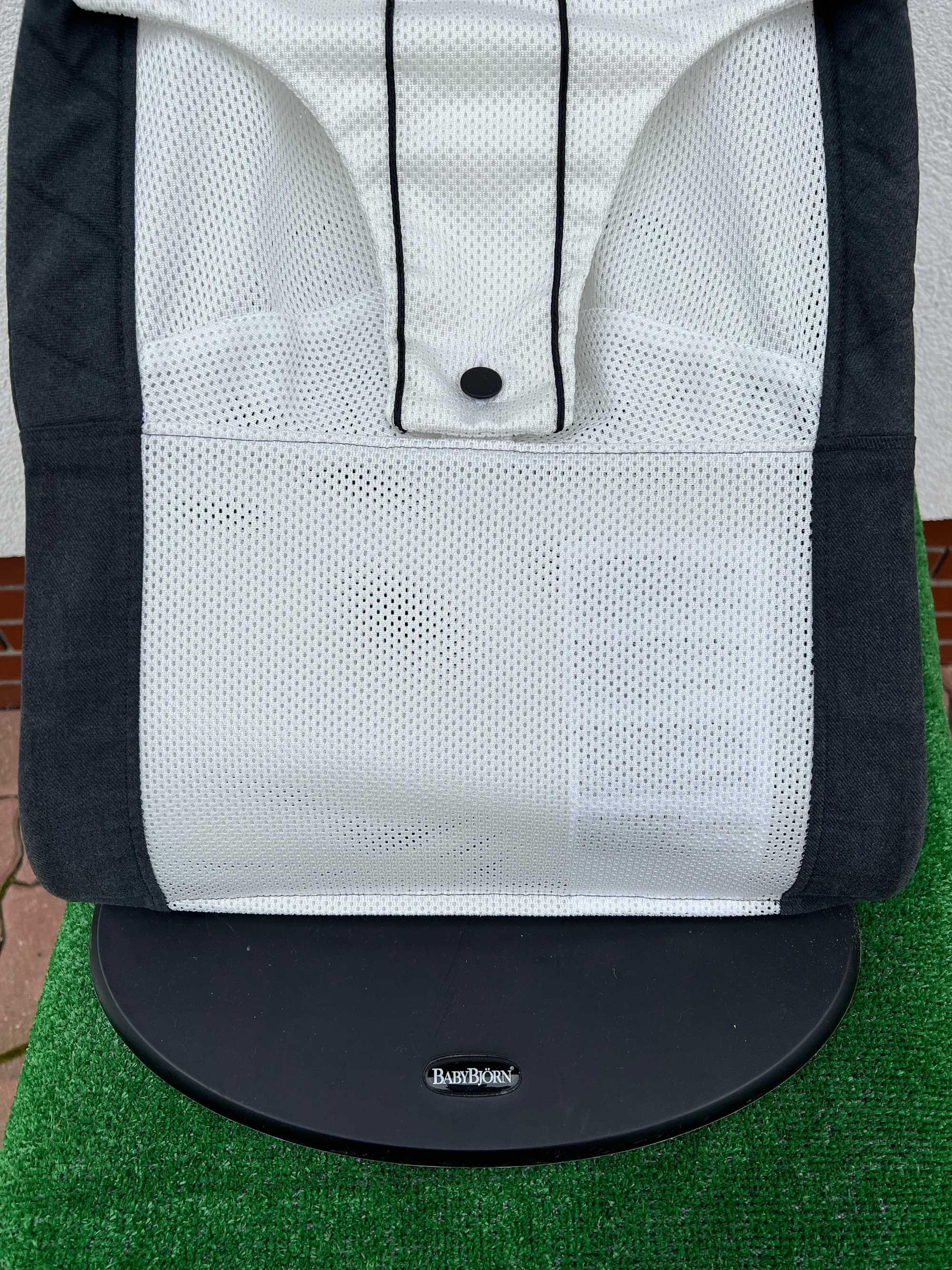 Leżaczek dla dziecka BabyBjorn Mesh