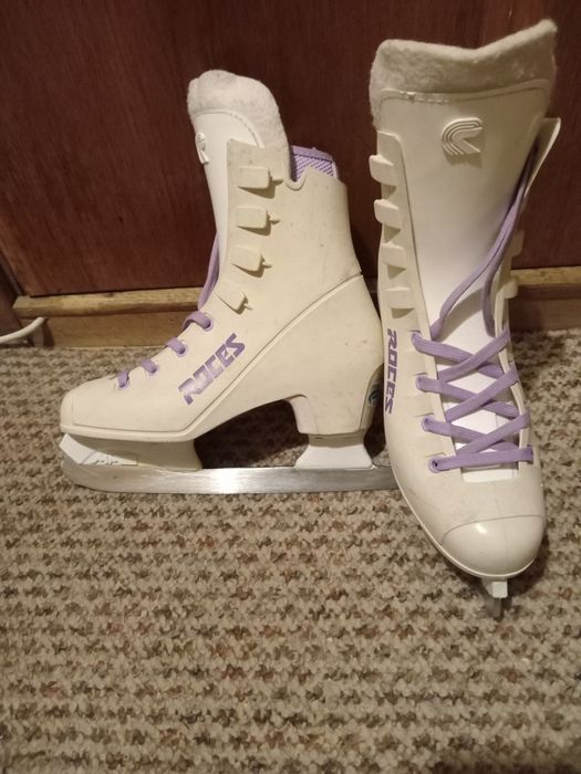 Ковзани  CCM фігурні і  хокейні.