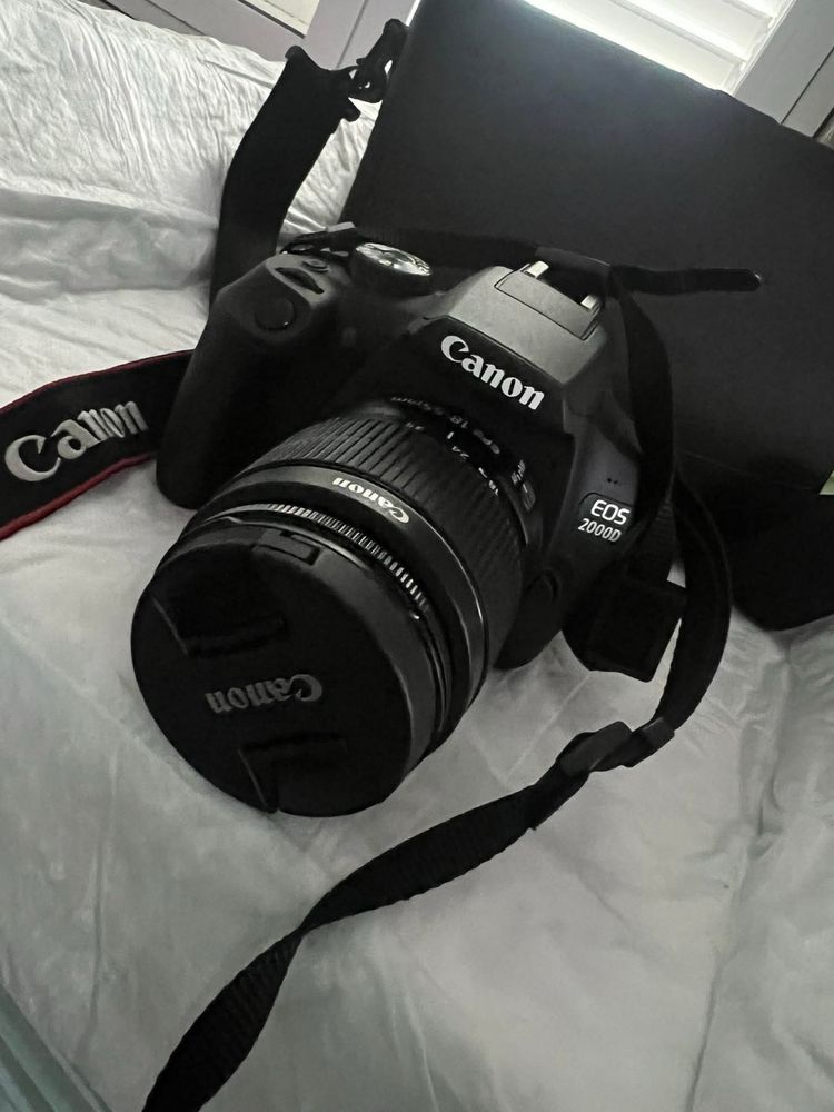Vendo a câmera Canon 2000d semi nova