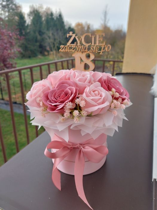 Flowerbox z pachnących różyczek mydlanych na każdą okazję