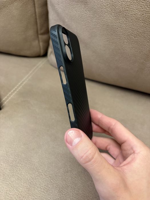 Чехол Чохол карбон iphone 16