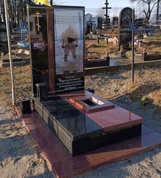 Памятники для полеглих Героїв. Військові памятники.