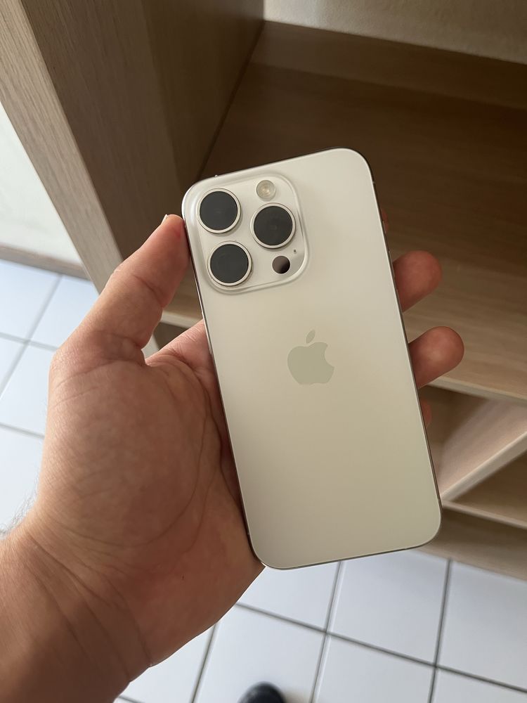 iPhone 15 Pro - 256 Gb (COMO NOVO!)