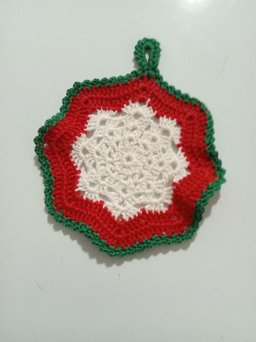 Várias artigos de artesanato.