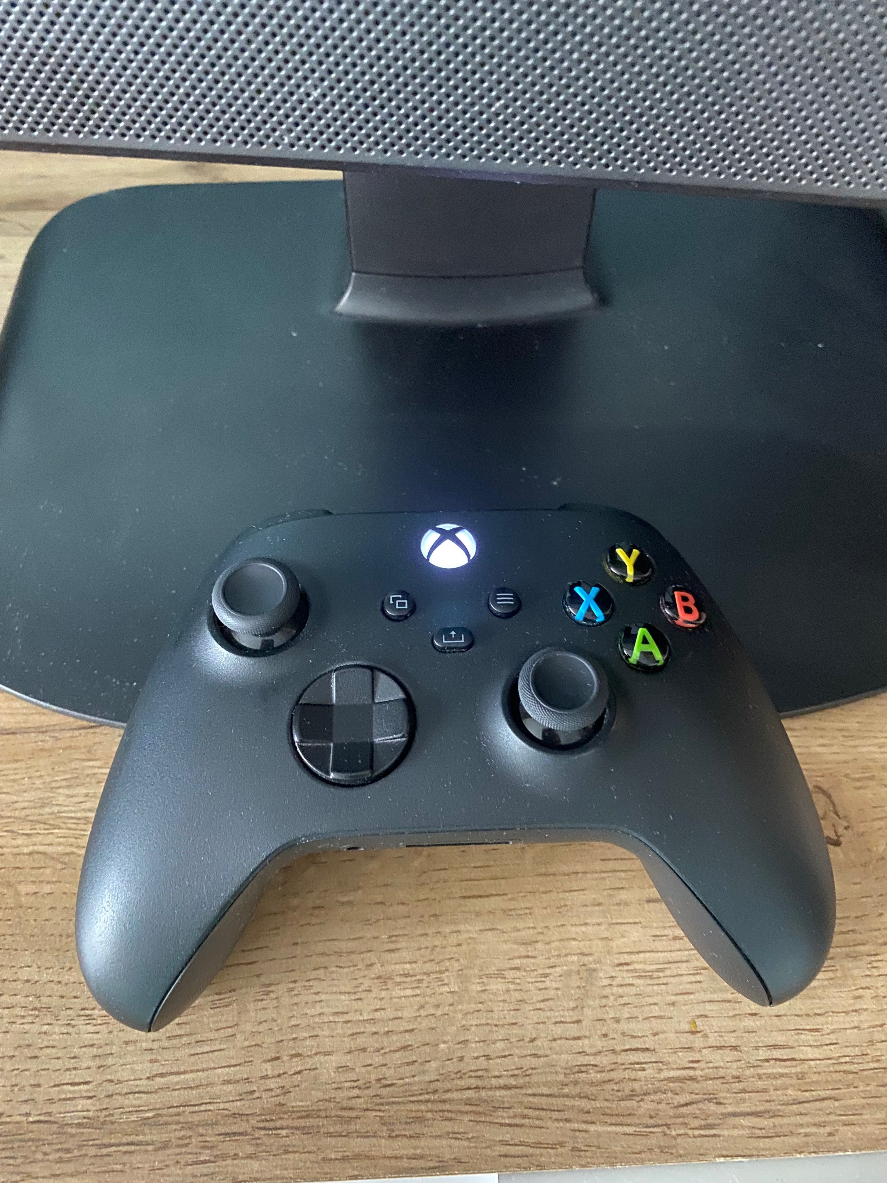 Konsola Microsoft Xbox Series X, kontroler,  plus gra.