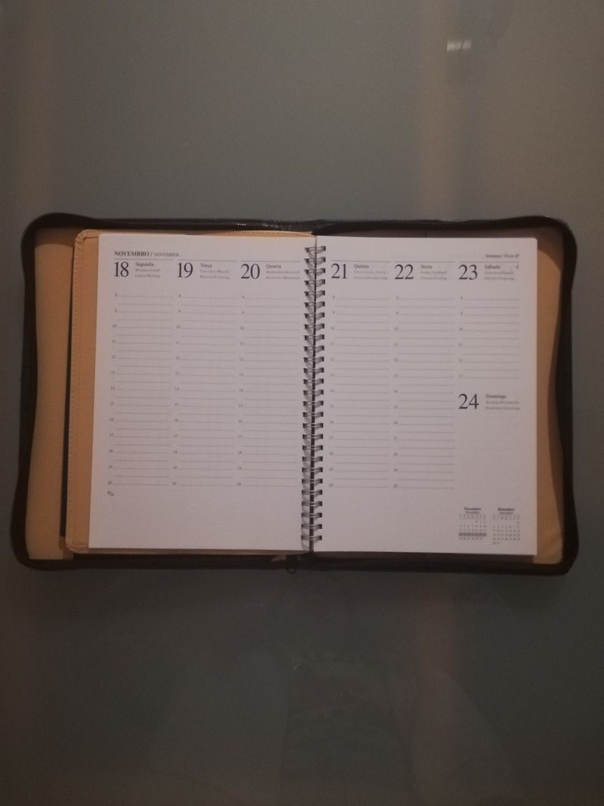 Agenda 2025 Nova (em imitação de pele azul escura)
