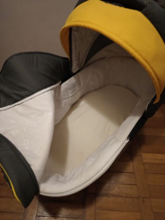 Wózek Camarelo (spacerówka+gondola)