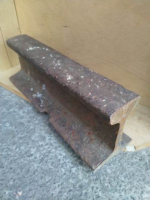 Наковальня из рельсы