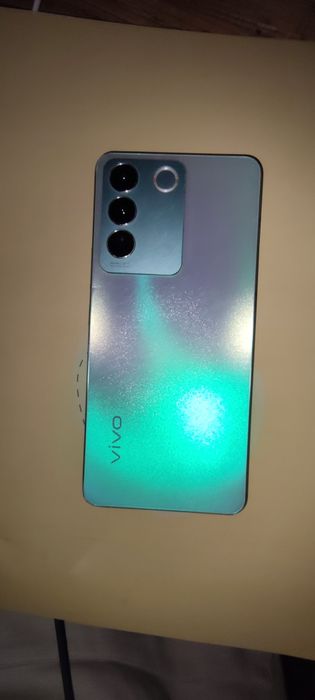 Vivo v27e телефон