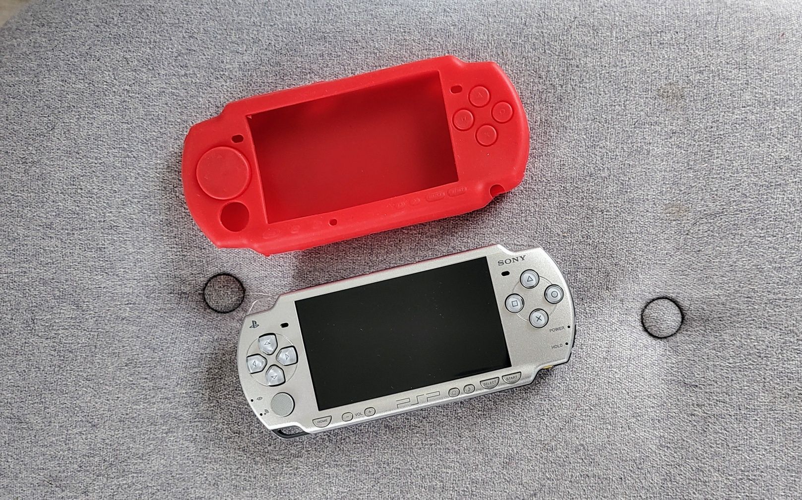 PSP 2004 slim z kartą 64Gb etui ładowarka gry