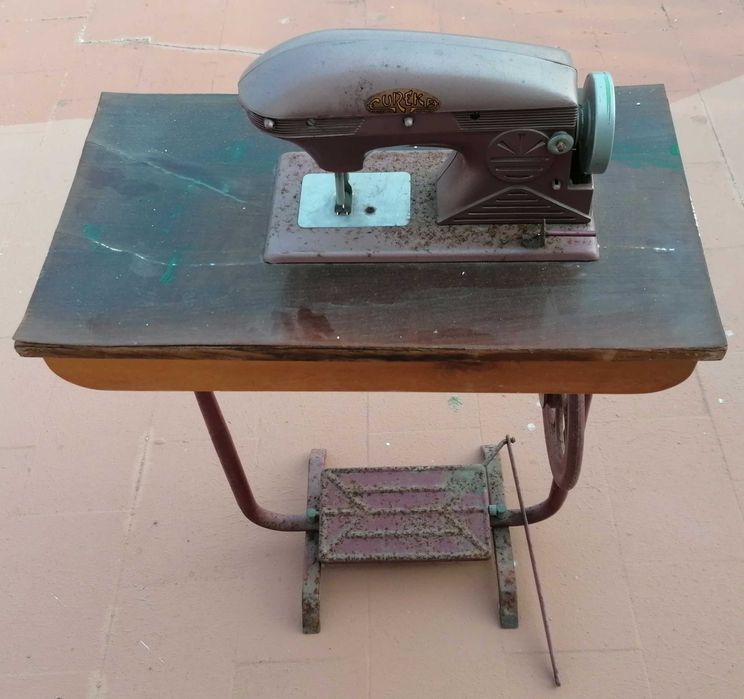 Maquina de costura antiga