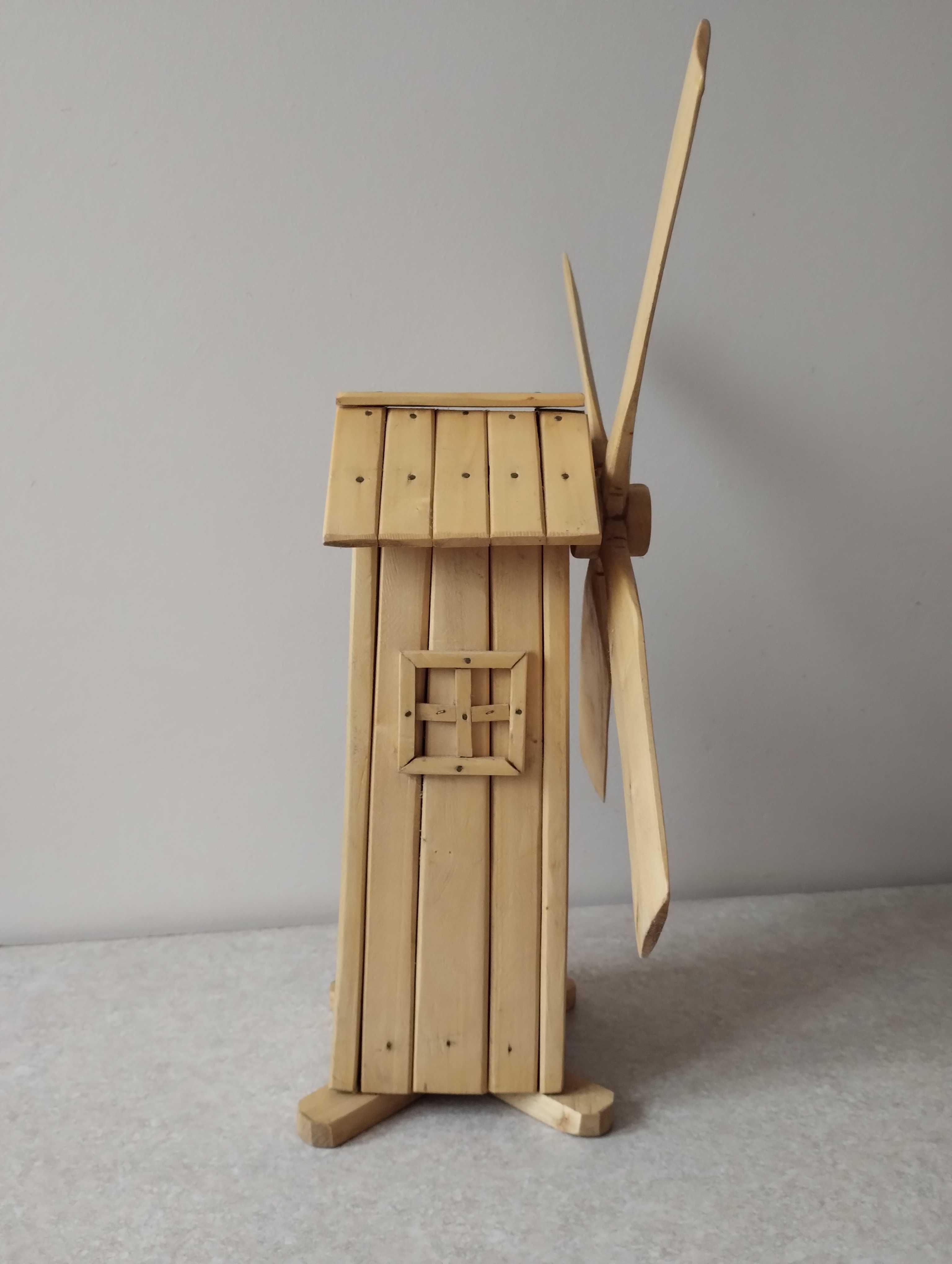 Dekoracje  lub zabawki drewniane - komplet