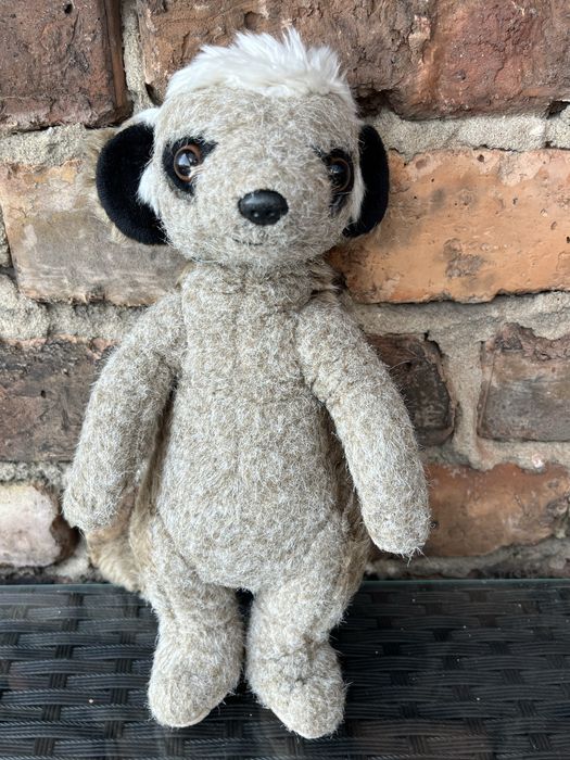 Śliczna pluszowa surykatka