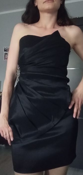 Sukienka mała czarna, ozdobny kwiat, rozm S 36, dopasowana mała czarna