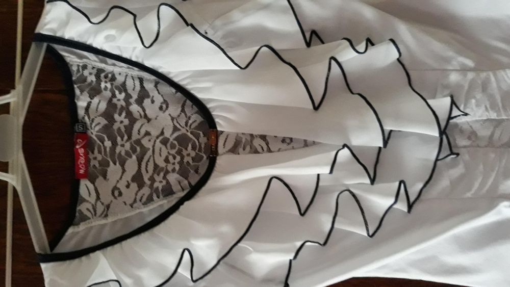 белая блузка