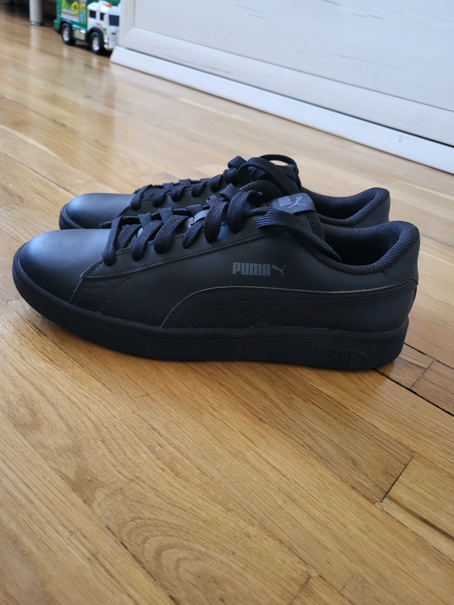 Снікерси кросівки шкіряні Puma Smash v2, 38,5 розмір