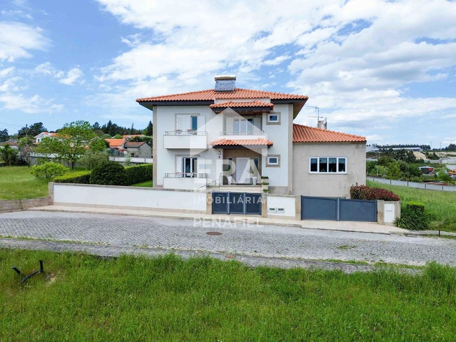 Moradia T4 + escritório