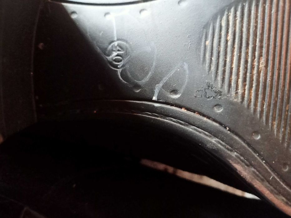 Продам жіночі черевики з Італії.