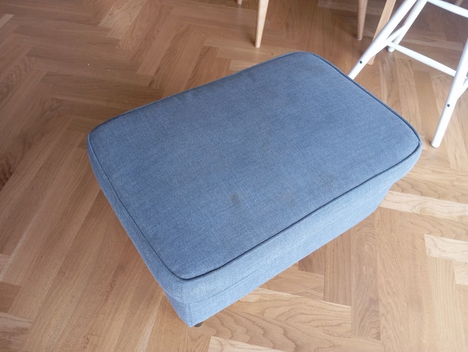 Podnóżek/Pufa Ikea Strandmon szary