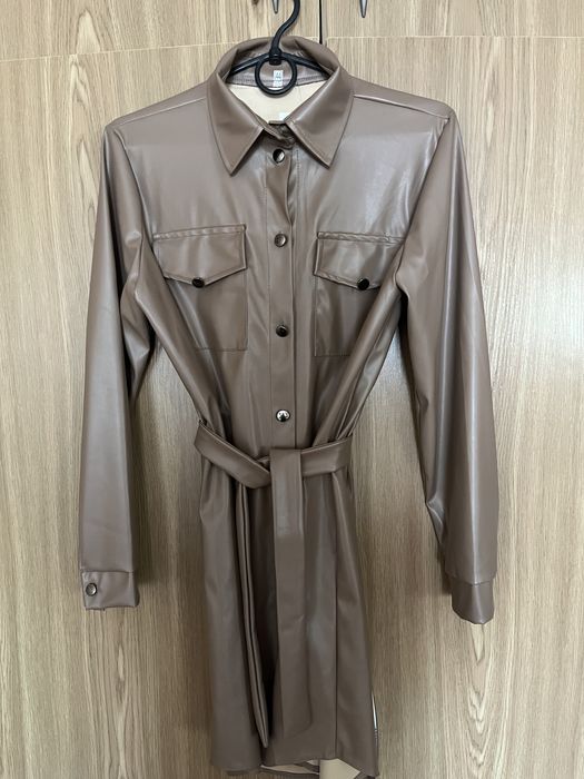 Платье из кожзаменителя