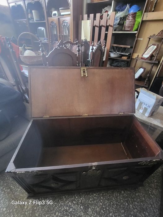 Baú em madeira antigo