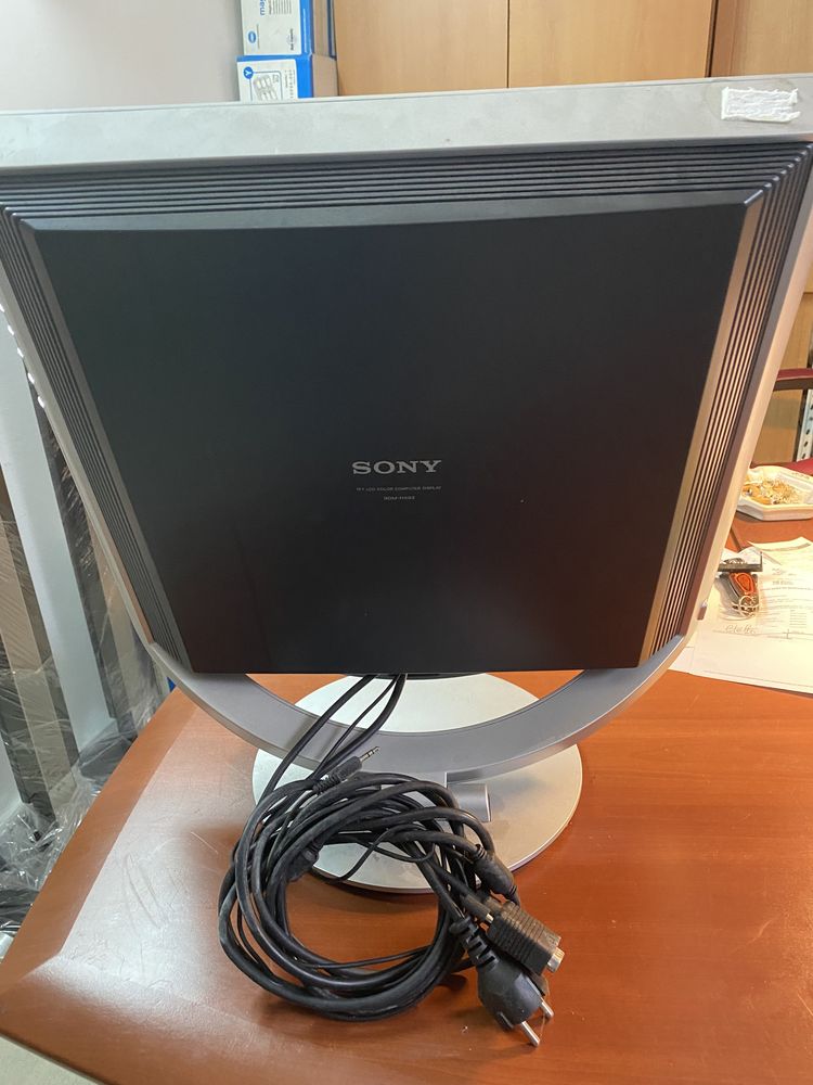 Tela de computador de secretária