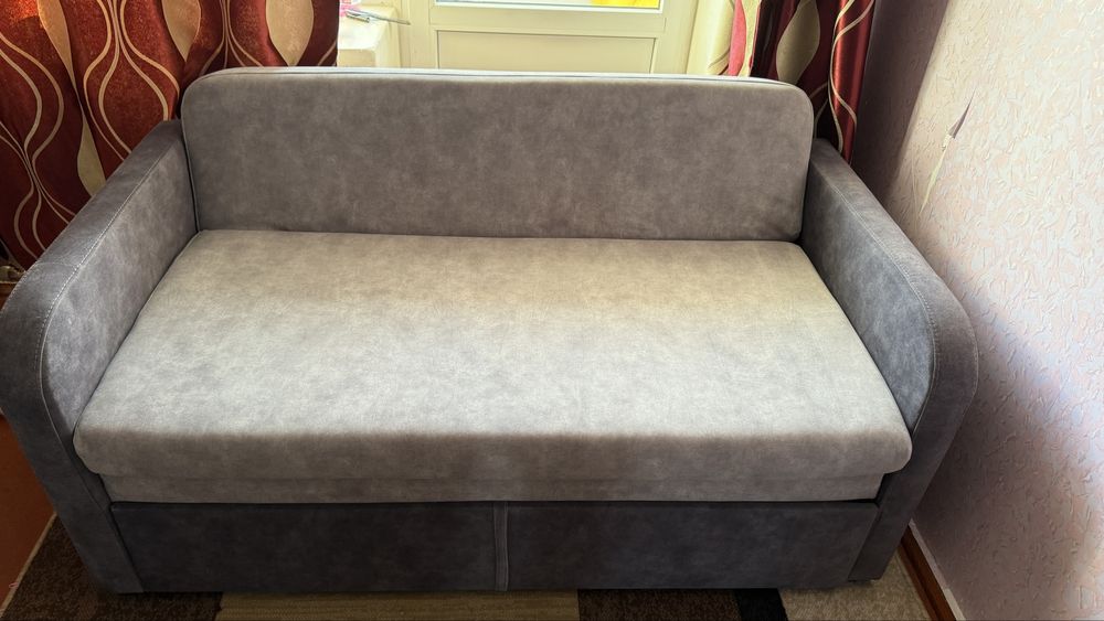 Диван в ідеальному стані !