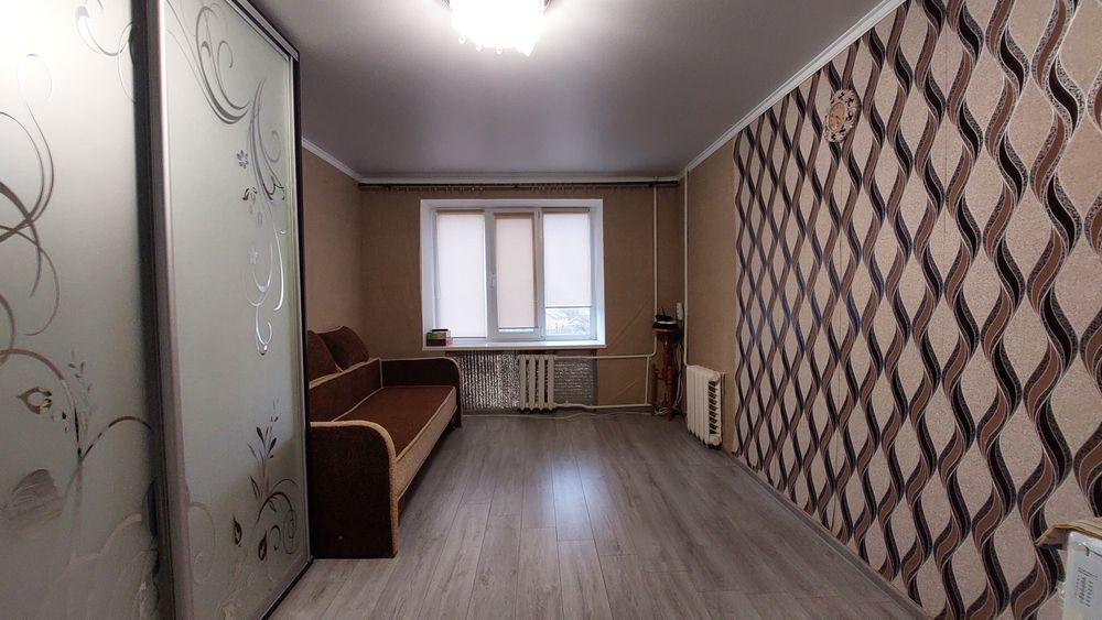 Продається кімната з ремонтом в гуртожитку  по вул. Д. Білоконя.