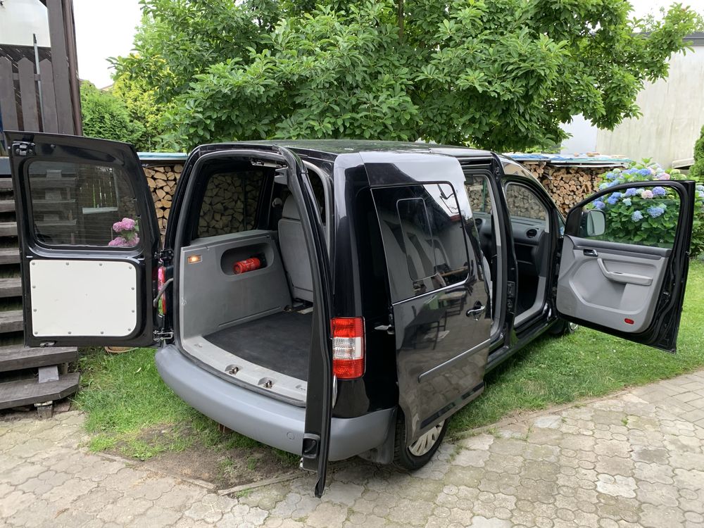 VW CADDY 1,9 Tdi 6 drzwi 2010 pierwszy rejestracja