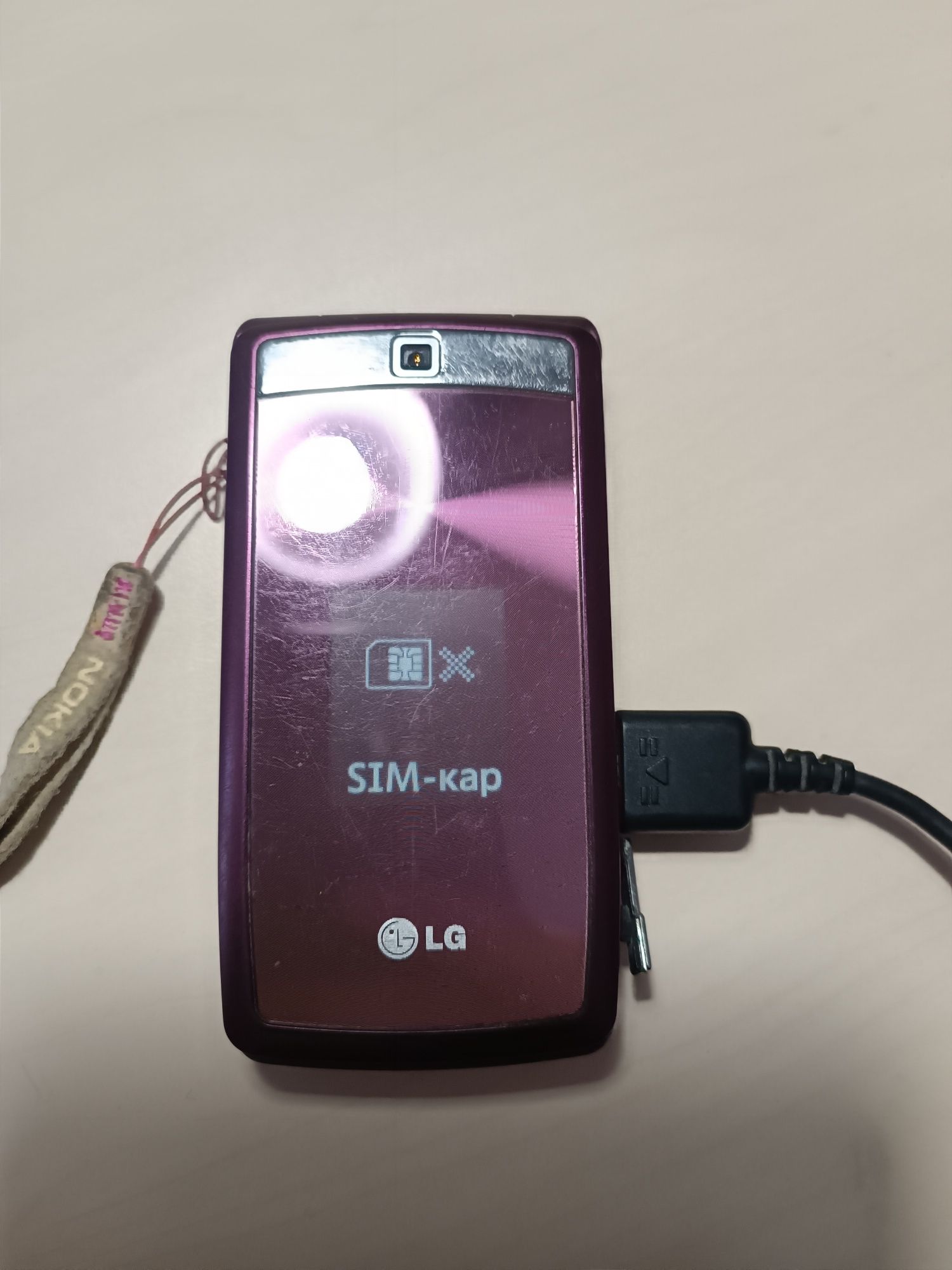 Мобільний телефон LG KF-300