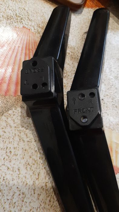 Универсальні ніжки для 32 "