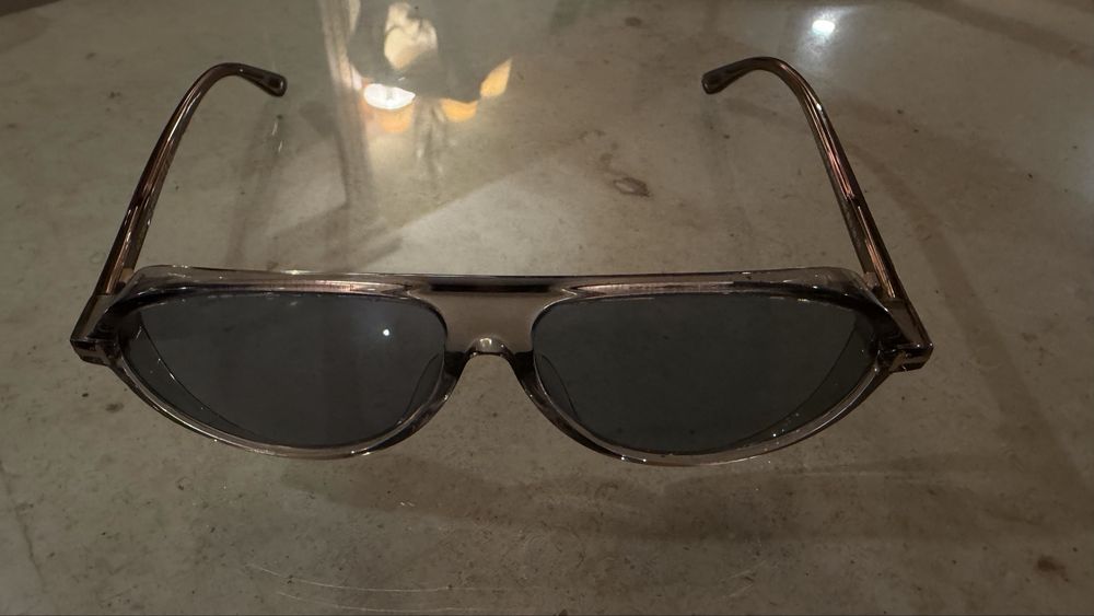 Óculos de Sol Tom Ford – acetato translúcido fumado | lentes cinza