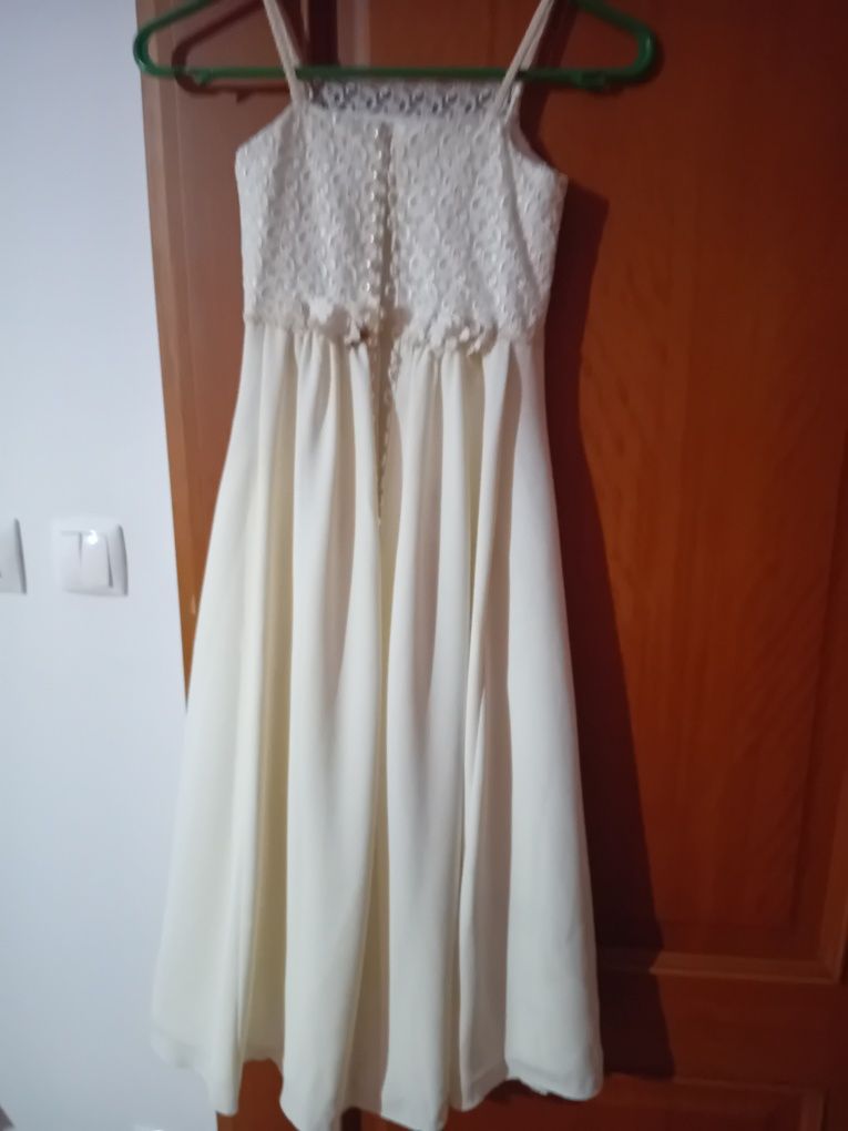 Vestido cor pérola de cerimonia para menina.