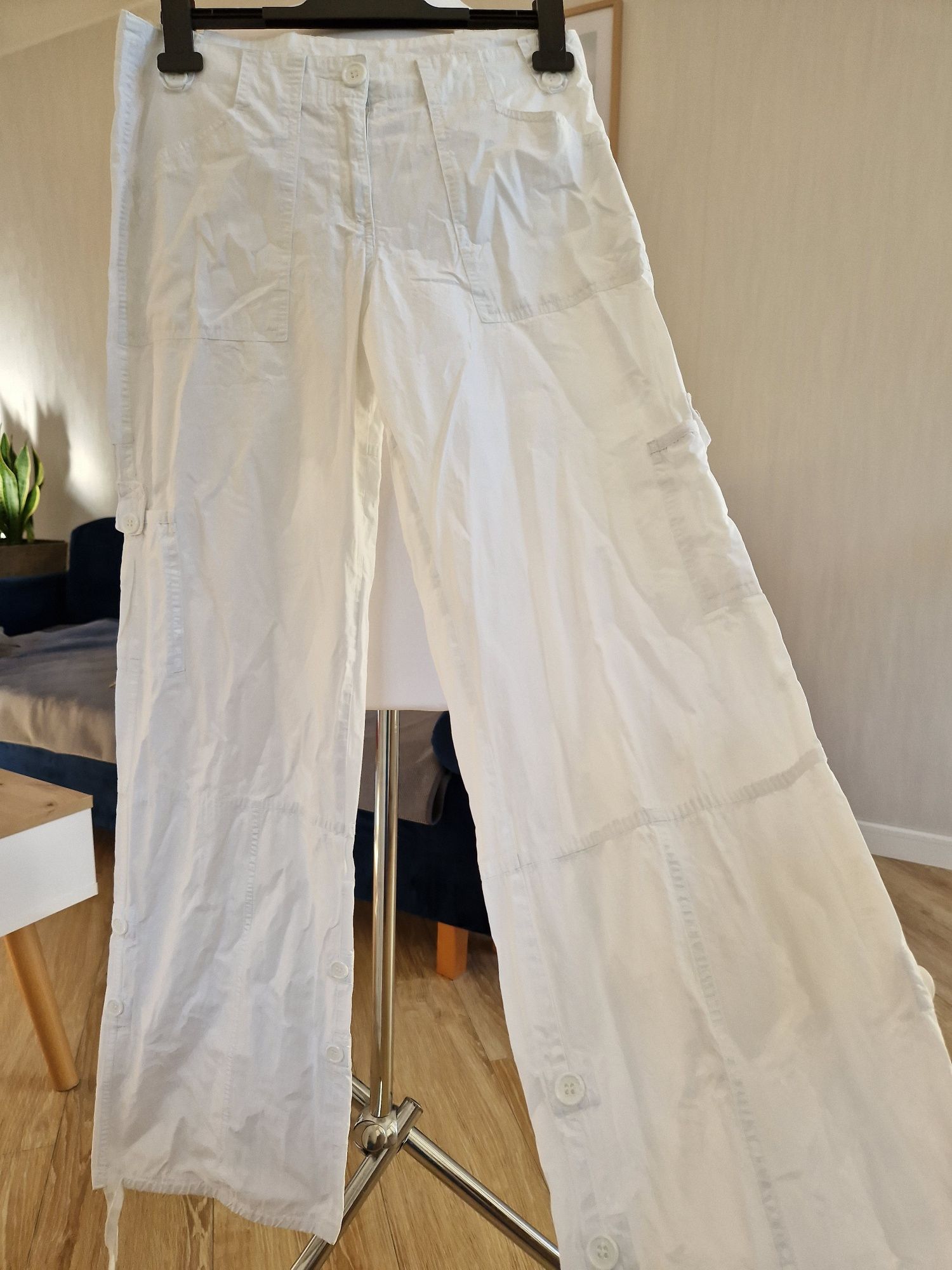 Śnieżnobiałe lekkie  spodnie  z szerokimi nogawkami/ Big Star