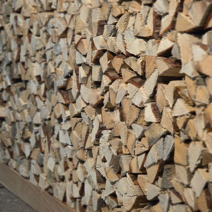 Drewno kominkowe rozpałkowe suche + STELAŻ +-50KG rozpałki suchej