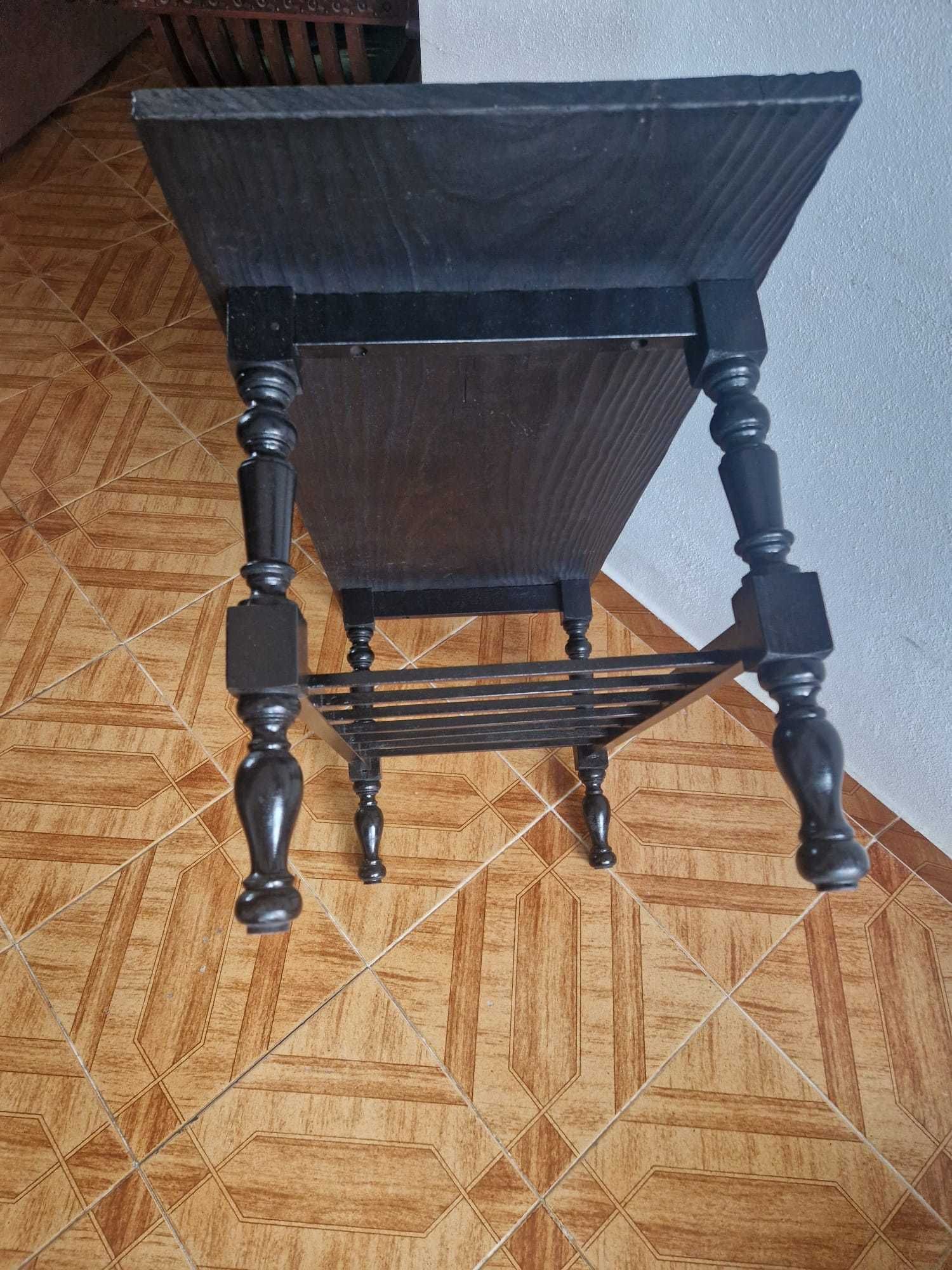 Bonita Mesa de Apoio Antiga