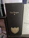 коробка и пустая бутылка Dom Perignon