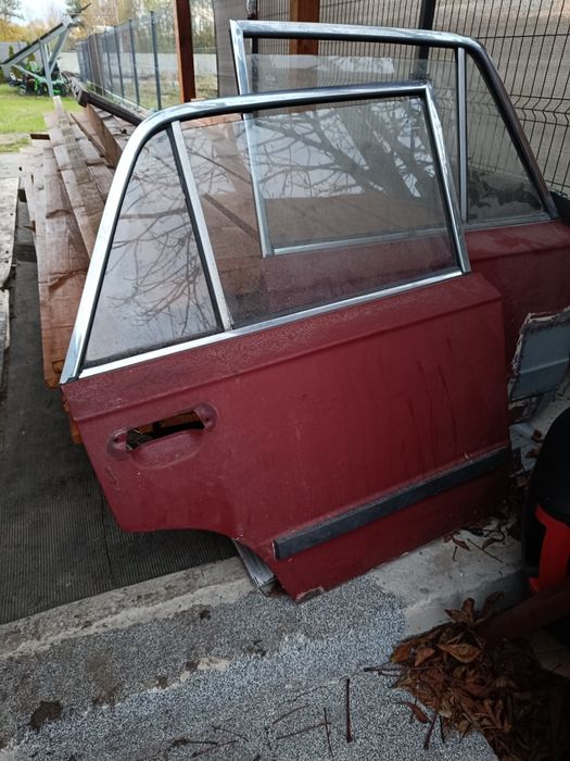 Fiat 125p,drzwi ,listwy