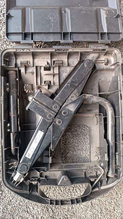 Комплект домкрат оригінал Trafic, Vivaro з 2015р.в.