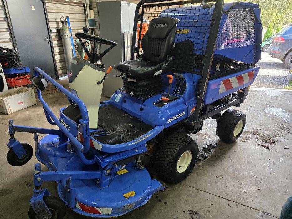 Traktorek Kosiarka Iseki SFH240 4x4 Diesel Górny Wysyp