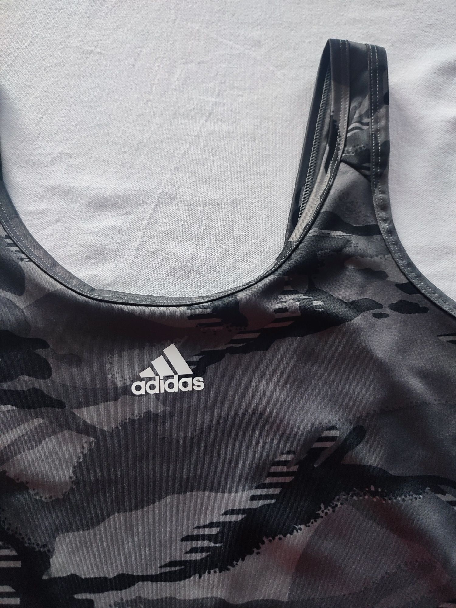 Koszulka sportowa szara moro  rozmiar XS Adidas