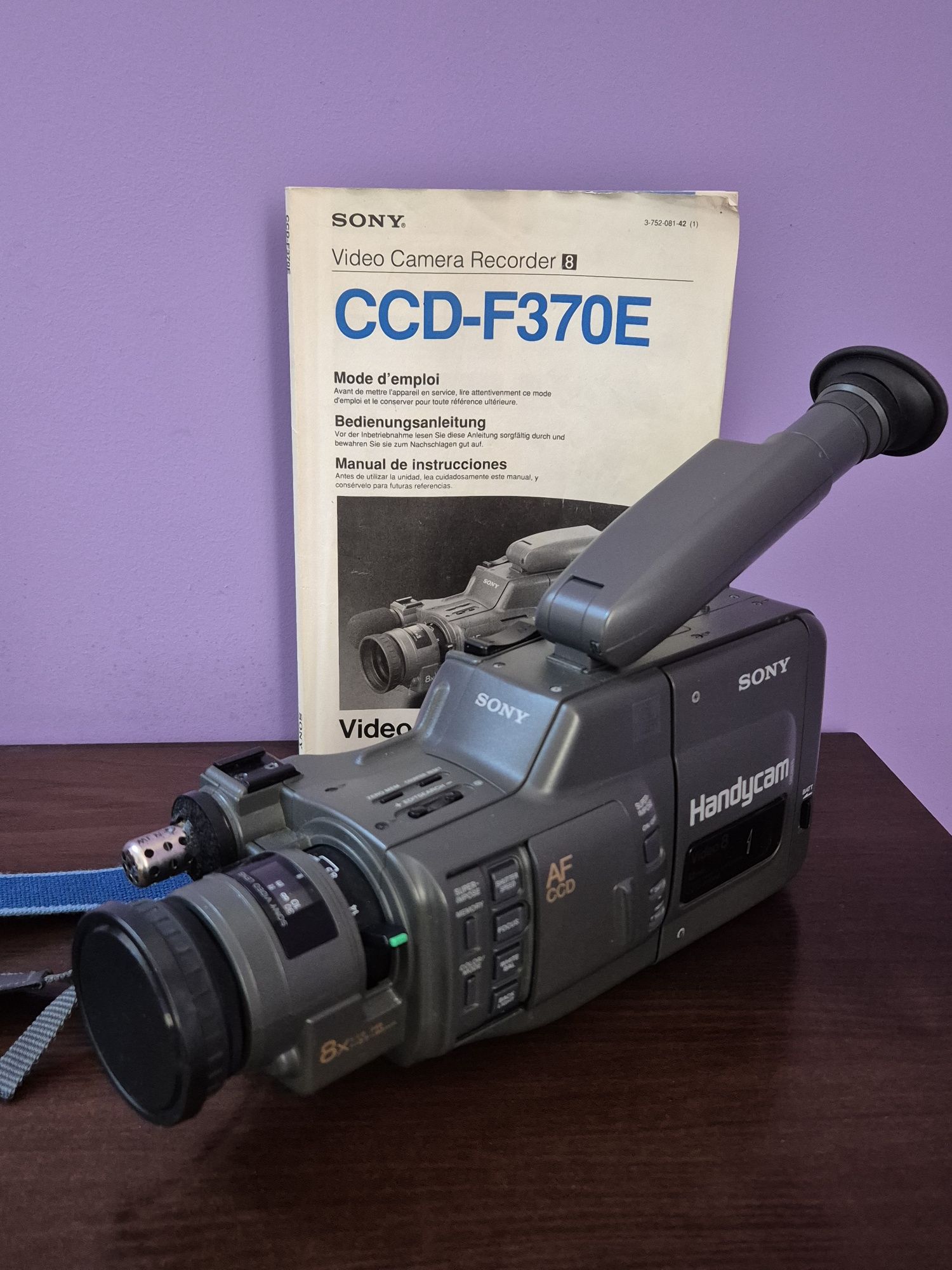 Kamera Sony CCD-F370E Video 8. 3 baterie, zasilacz.