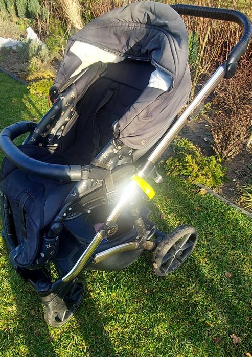 Sprzedam tanio wozek 3 w1 czarno zloty .