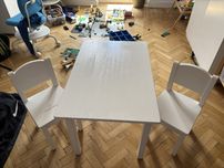 Ikea Sundvik zestaw stolik plis dwa krzeselka