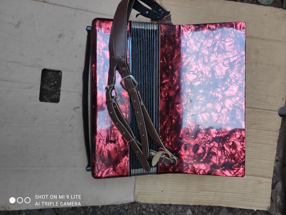 Продам аккордеон заря 2