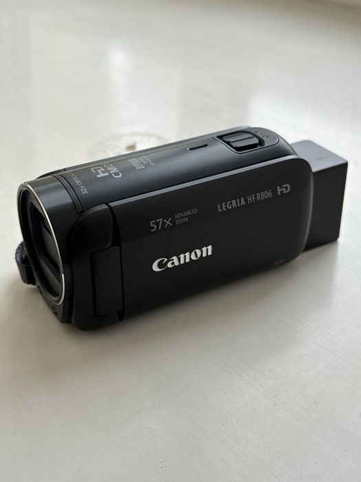 камера Canon Legria HF R806