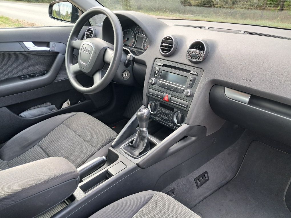 Audi A3 1.6 mpi 102 km 5 drzwi czarna 2008rok