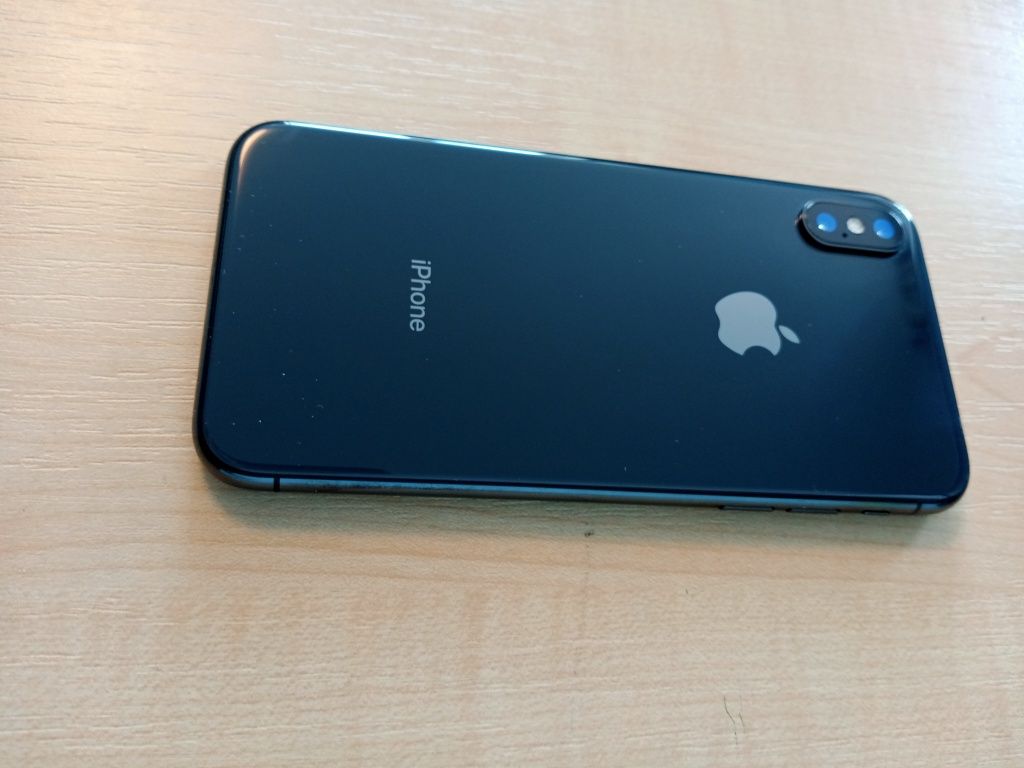 Продам  10-й iPhone