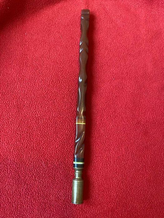 Długa cygarniczka, wykonana przez skazańców w kolonii karnej w ZSRR.